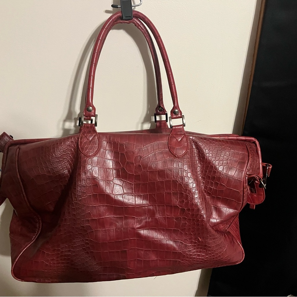 Gorgeous bag great for sleep overs, vacations or going to the gym in style